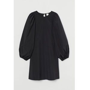NWOT H&M puff-sleeved dress black